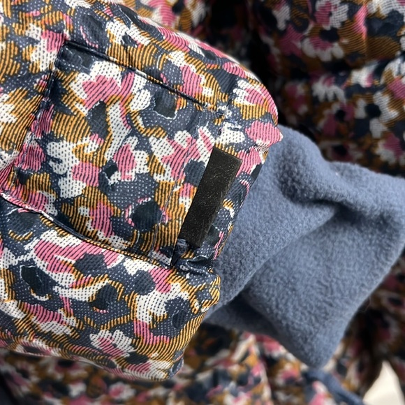 All in motion 7/8 floral fleece lined coat with hoodie and thumb holes - Picture 7 of 7